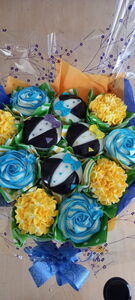 12 Cupcake Tuxedo Bouquet