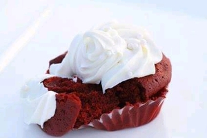 Red Velvet Queen Cakes