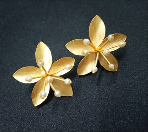 Elegant Golden Floral Studs