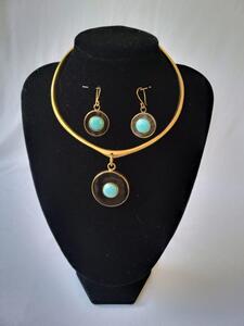 Brass Horn Necklace Set With Stone